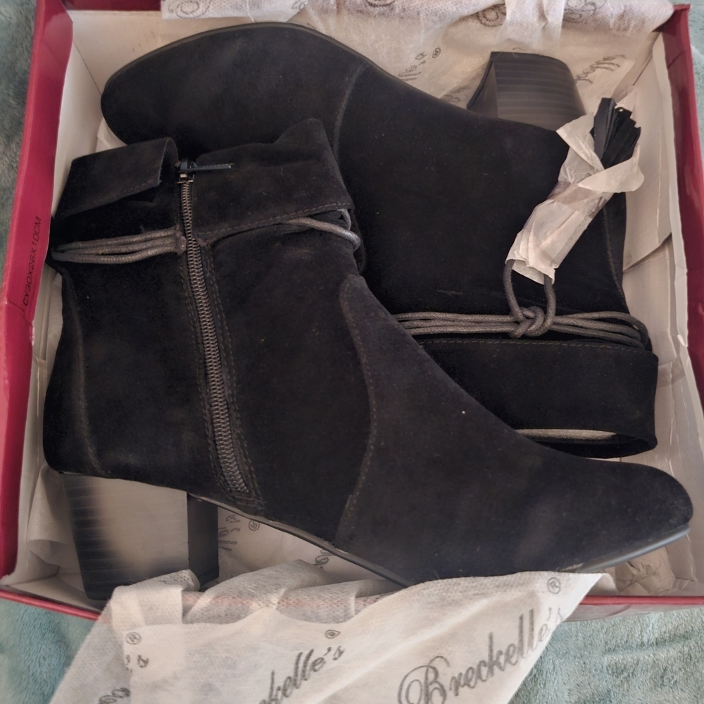 Breckelles Black Ankle Booties with Tassel Accent - Picture 9 of 10